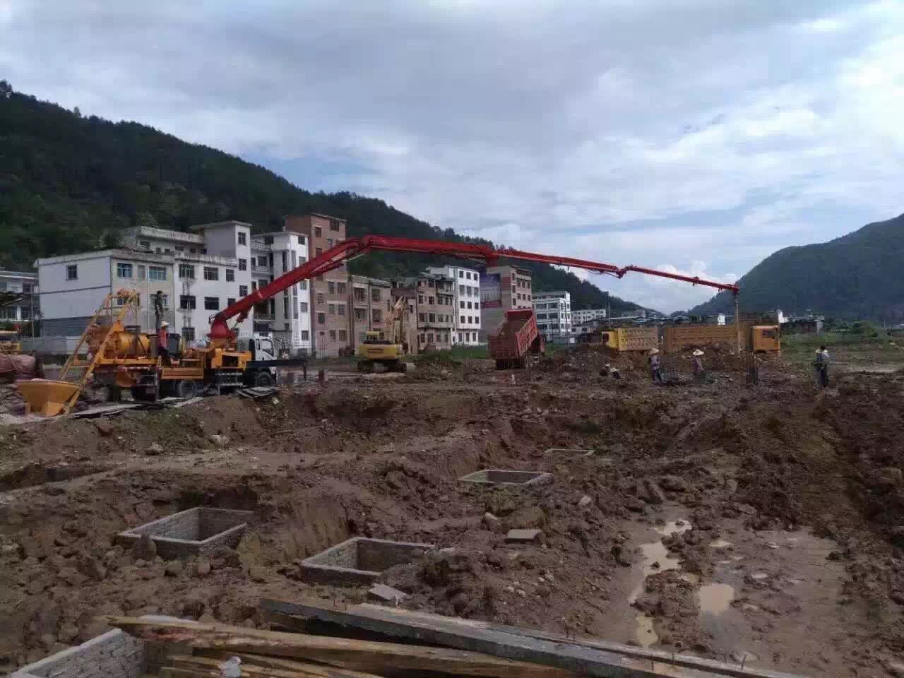 攪拌臂架泵施工圖片 攪拌臂架泵施工圖片